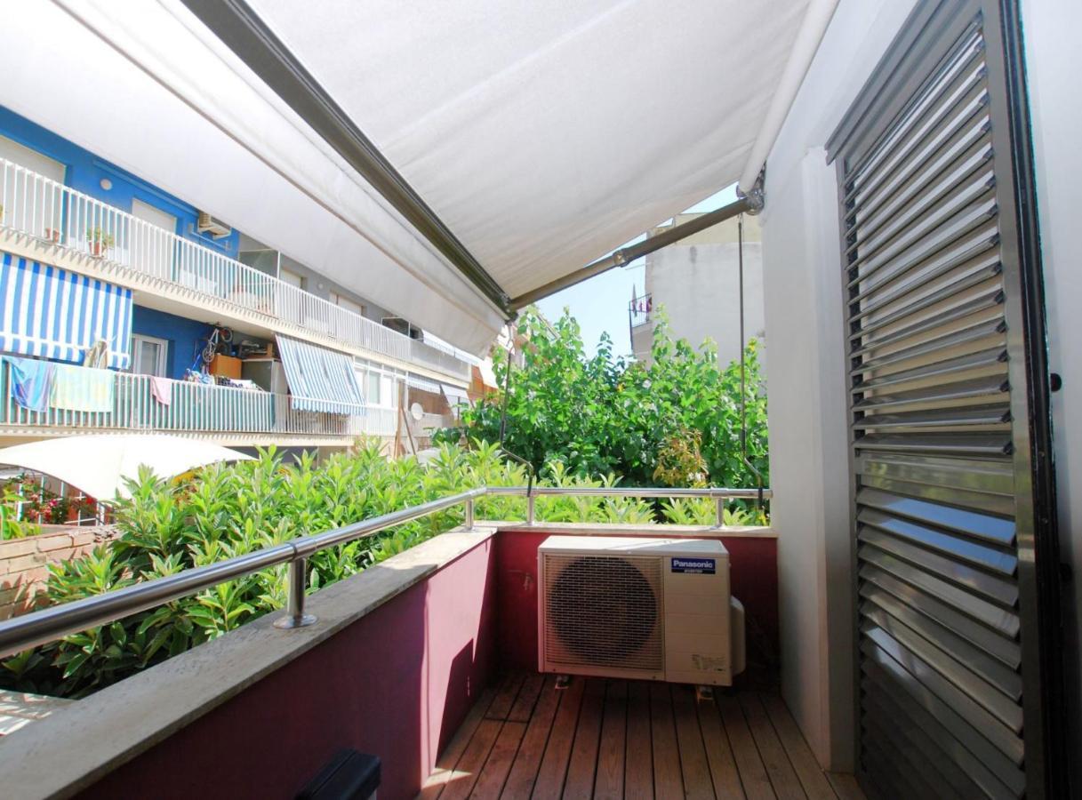 Blue Fridge Apartmen - Blue Fridge Apartmen - Ideal For Couples, Near Beach And Well Connected Apartment Vilassar De Mar Exterior foto