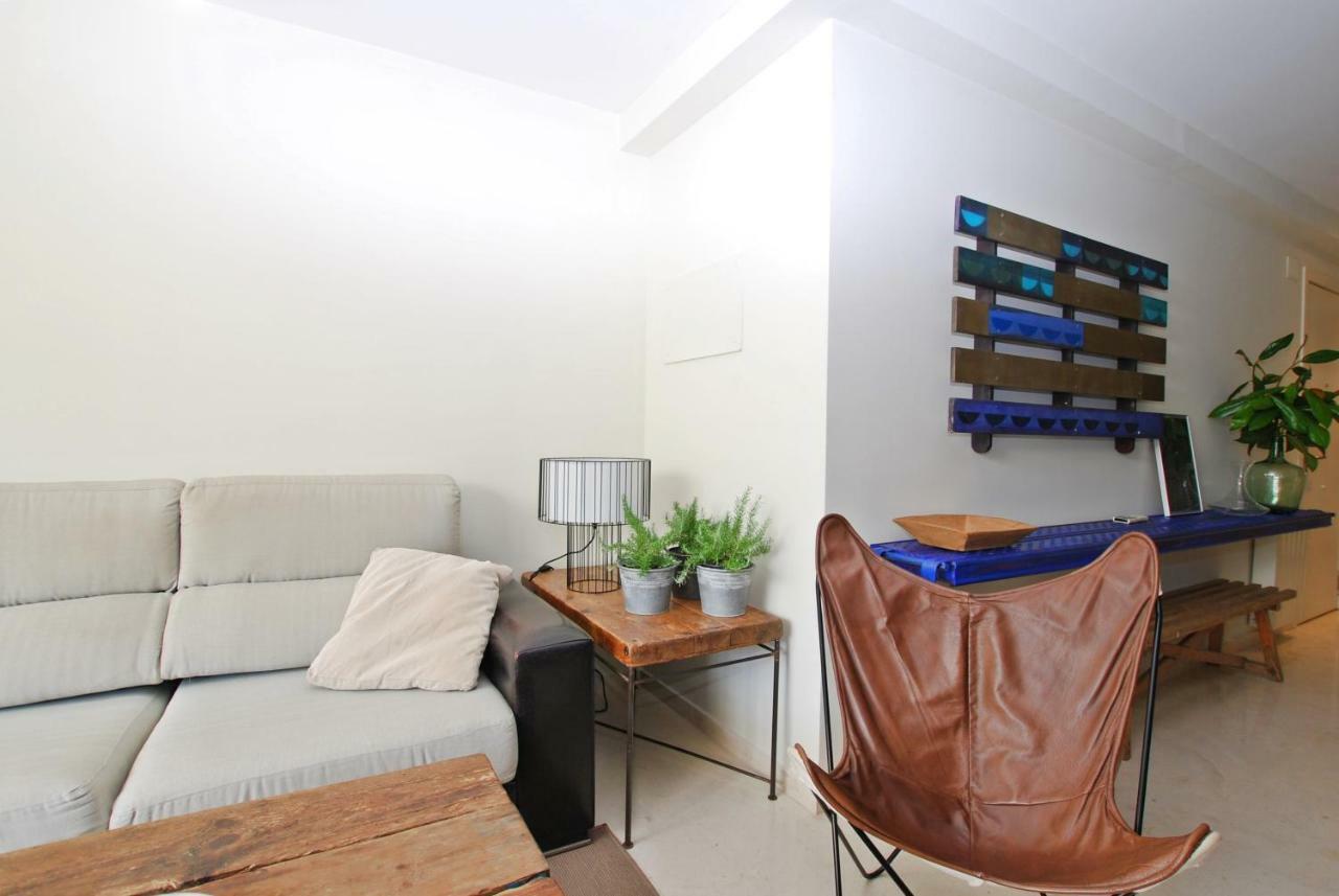 Blue Fridge Apartmen - Blue Fridge Apartmen - Ideal For Couples, Near Beach And Well Connected Apartment Vilassar De Mar Exterior foto