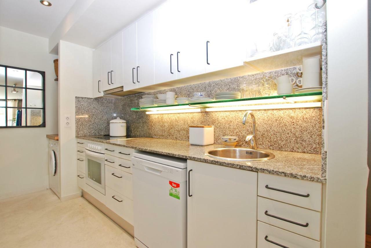 Blue Fridge Apartmen - Blue Fridge Apartmen - Ideal For Couples, Near Beach And Well Connected Apartment Vilassar De Mar Exterior foto
