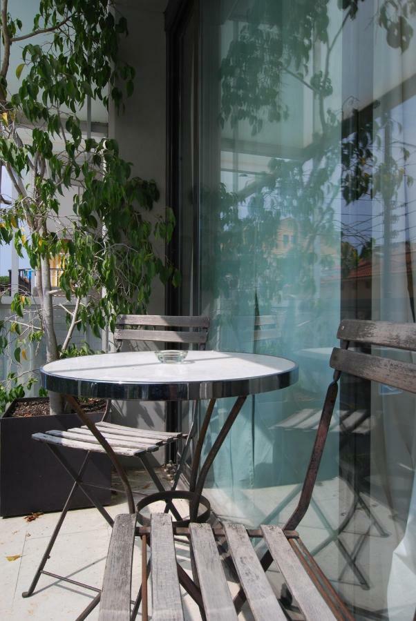 Blue Fridge Apartmen - Blue Fridge Apartmen - Ideal For Couples, Near Beach And Well Connected Apartment Vilassar De Mar Exterior foto