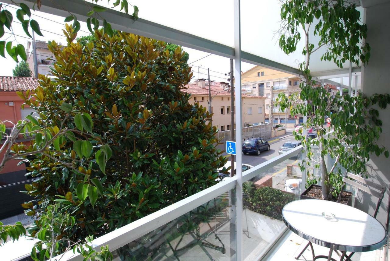 Blue Fridge Apartmen - Blue Fridge Apartmen - Ideal For Couples, Near Beach And Well Connected Apartment Vilassar De Mar Exterior foto