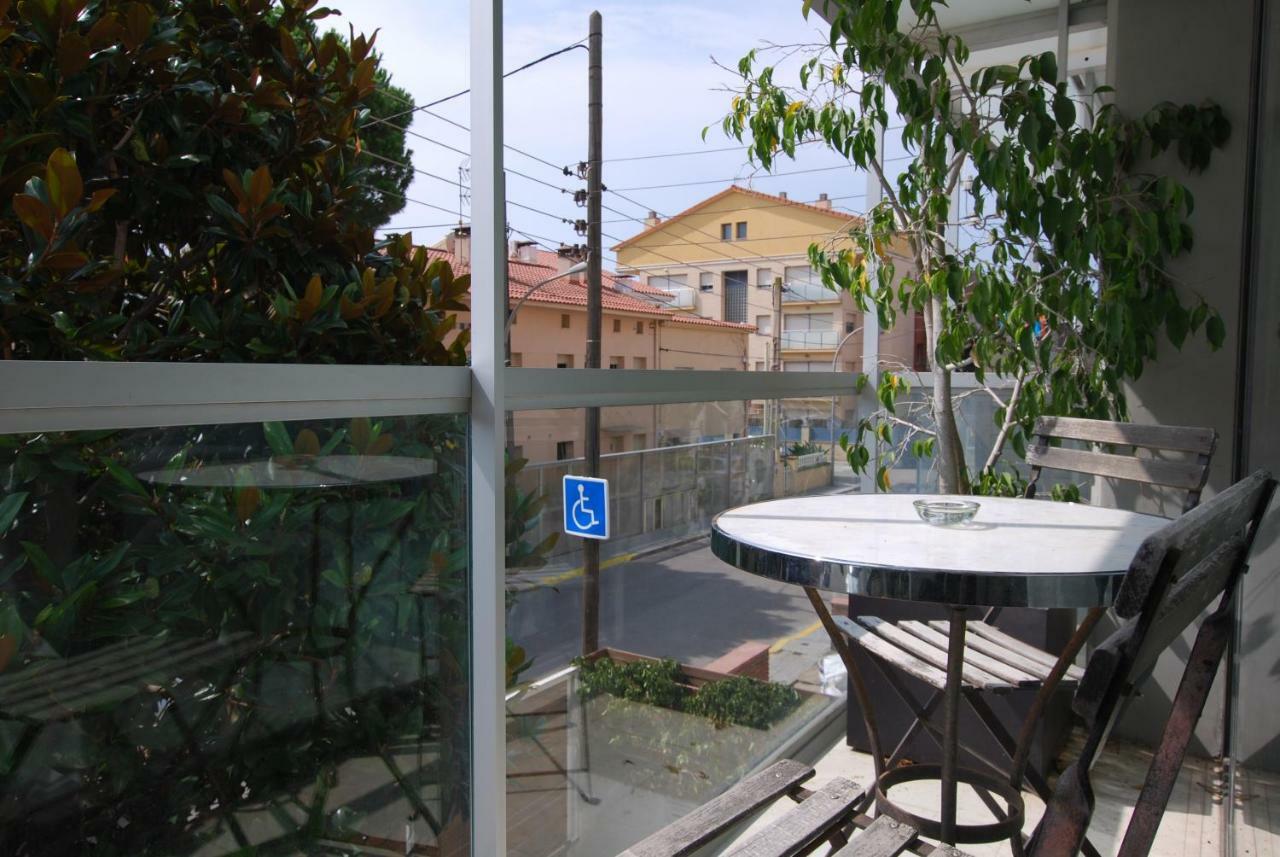Blue Fridge Apartmen - Blue Fridge Apartmen - Ideal For Couples, Near Beach And Well Connected Apartment Vilassar De Mar Exterior foto