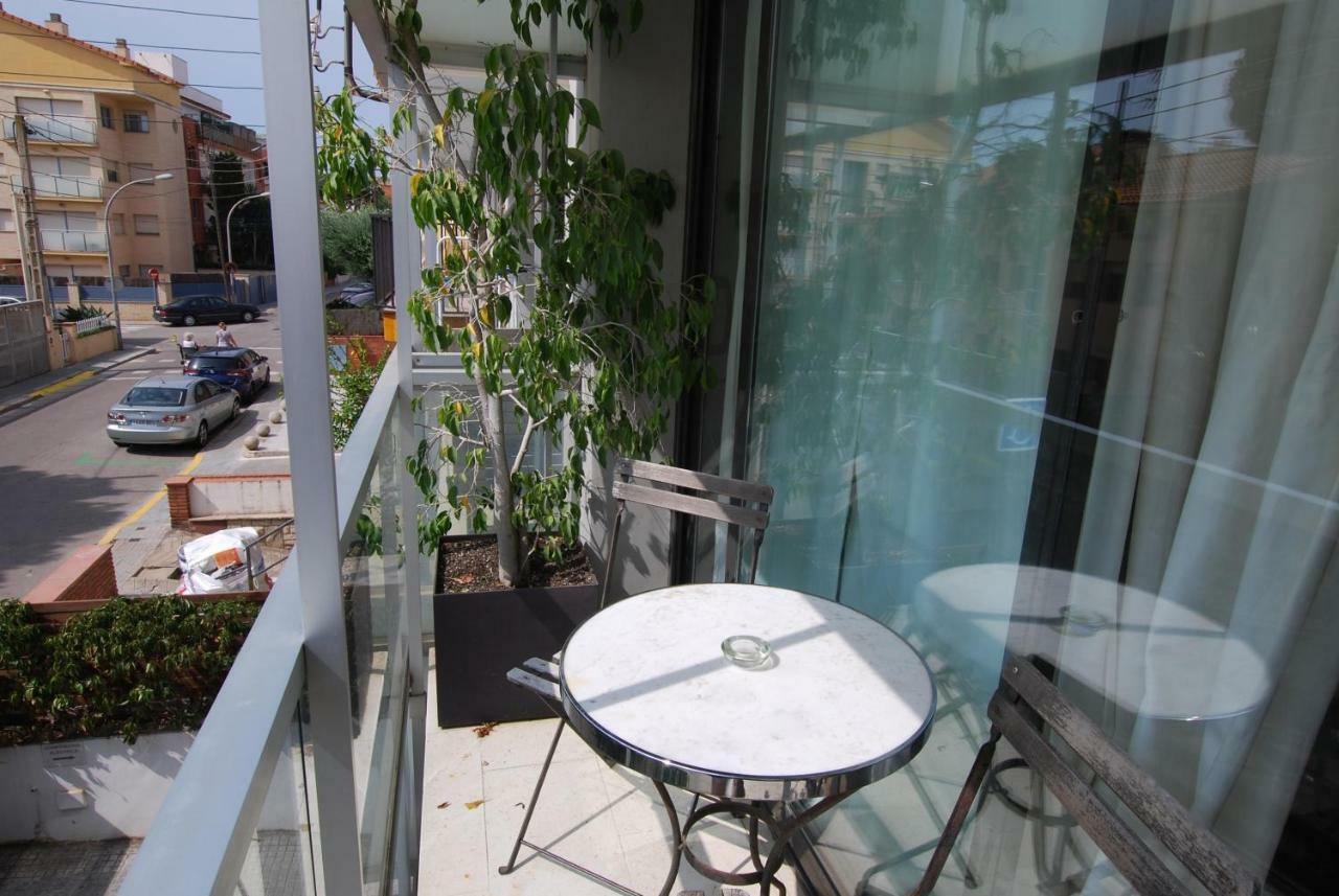 Blue Fridge Apartmen - Blue Fridge Apartmen - Ideal For Couples, Near Beach And Well Connected Apartment Vilassar De Mar Exterior foto